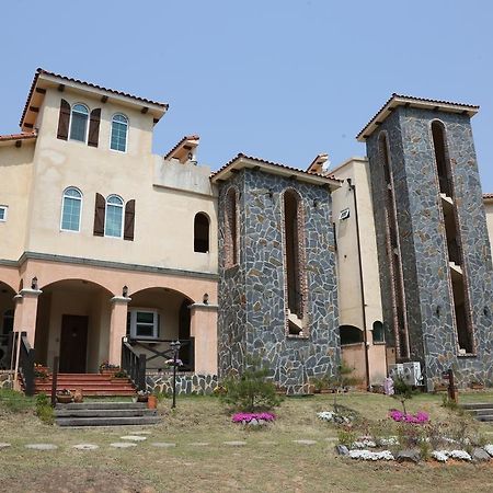Miallet Pension Hongcheon Bagian luar foto